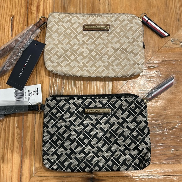 NEW Tommy Hilfiger Wristlet - Picture 3 of 7